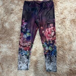 Evolution and Creation Multicolor Floral Capri Leggings